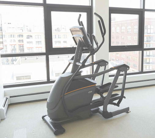 Эллиптический эргометр домашний Matrix E50 XER-V2 с сенсорным 10" тачскрин дисплеем