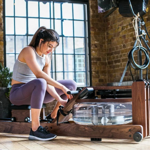 Гребной тренажер водный WaterRower Classic 300 с дисплеем S4 (материал рамы: орех) Гребной тренажер водный WaterRower Classic 300 с дисплеем S4 (материал рамы: орех)