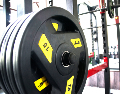 Набор 200 кг. черных олимпийских обрезиненных дисков AeroFit AFPLC 5-20KG с 3-мя хватами. Посадочное кольцо из нержавеющей стали Набор 200 кг. черных олимпийских обрезиненных дисков AeroFit AFPLC 5-20KG с 3-мя хватами. Посадочное кольцо из нержавеющей стали