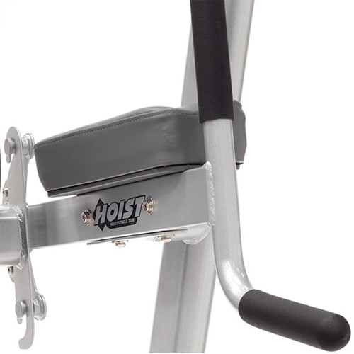 Подлокотники расположены под углом, чтобы обеспечить удобное и правильное положение тела во время выполнения упражнения Подлокотники расположены под углом, чтобы обеспечить удобное и правильное положение тела во время выполнения упражнения