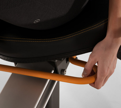 Велоэргометр Matrix R50XUR горизонтальный домашний с 22-дюймовым сенсорным дисплеем Велоэргометр Matrix R50XUR горизонтальный домашний с 22-дюймовым сенсорным дисплеем