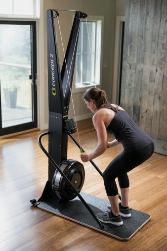 Лыжный тренажер Concept2 SkiErg PM5 с подставкой FloorStand в комплекте Лыжный тренажер Concept2 SkiErg PM5 с подставкой FloorStand в комплекте